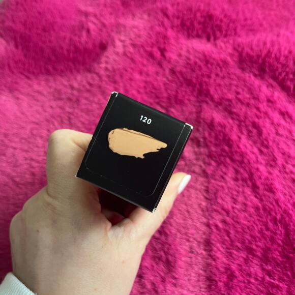 NEW Fenty Beauty Pro Filt'r Soft Matte Foundation in 120 Light - Picture 3 of 4